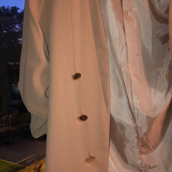 NWOT Nude Crepe Gathered Sleeve Button Blazer - Picture 2 of 4